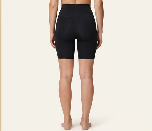 Dieselbe Rückansicht mit angelegtem Body Shaper